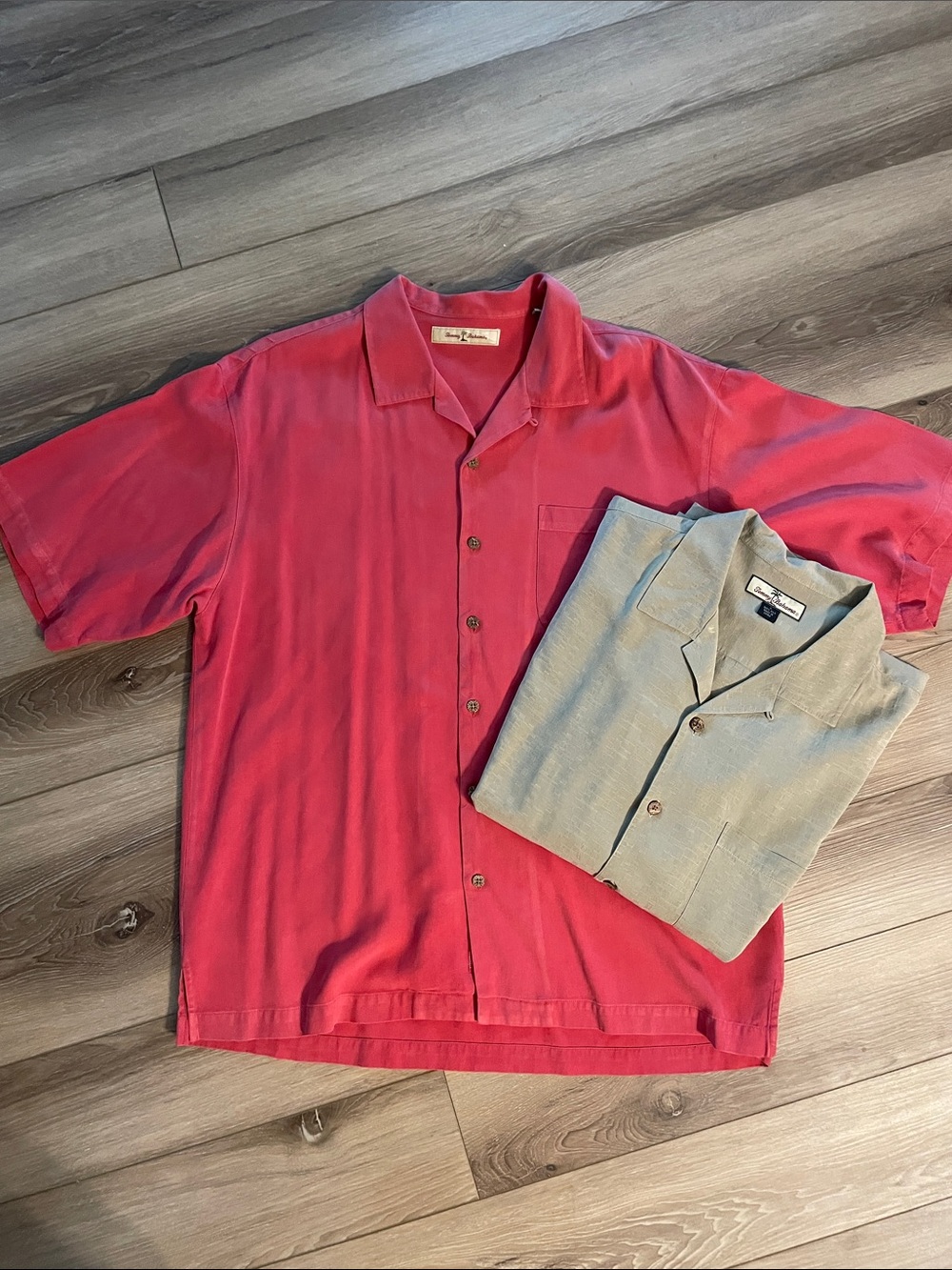 Lot of 2 Tommy Bahama Short-Sleeve Button Up 100% Silk Shirts Coral Olive Khaki